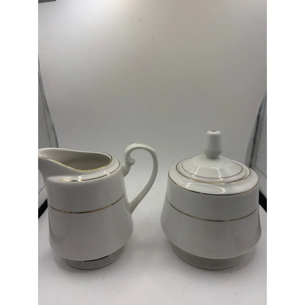Vintage ROYAL MAJESTIC Fine China Sugar Bowl Creamer D'OR 011 Gold Trim